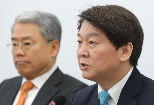 안철수, 최고위 발언  국민의당 안철수 대표가 12일 오전 국회에서 열린 당 마지막 최고위원회의에서 발언하고 있다.           국민의당과 바른정당은 13일 '바른미래당'이라는 간판으로 새 출발한다. 2018.2.12